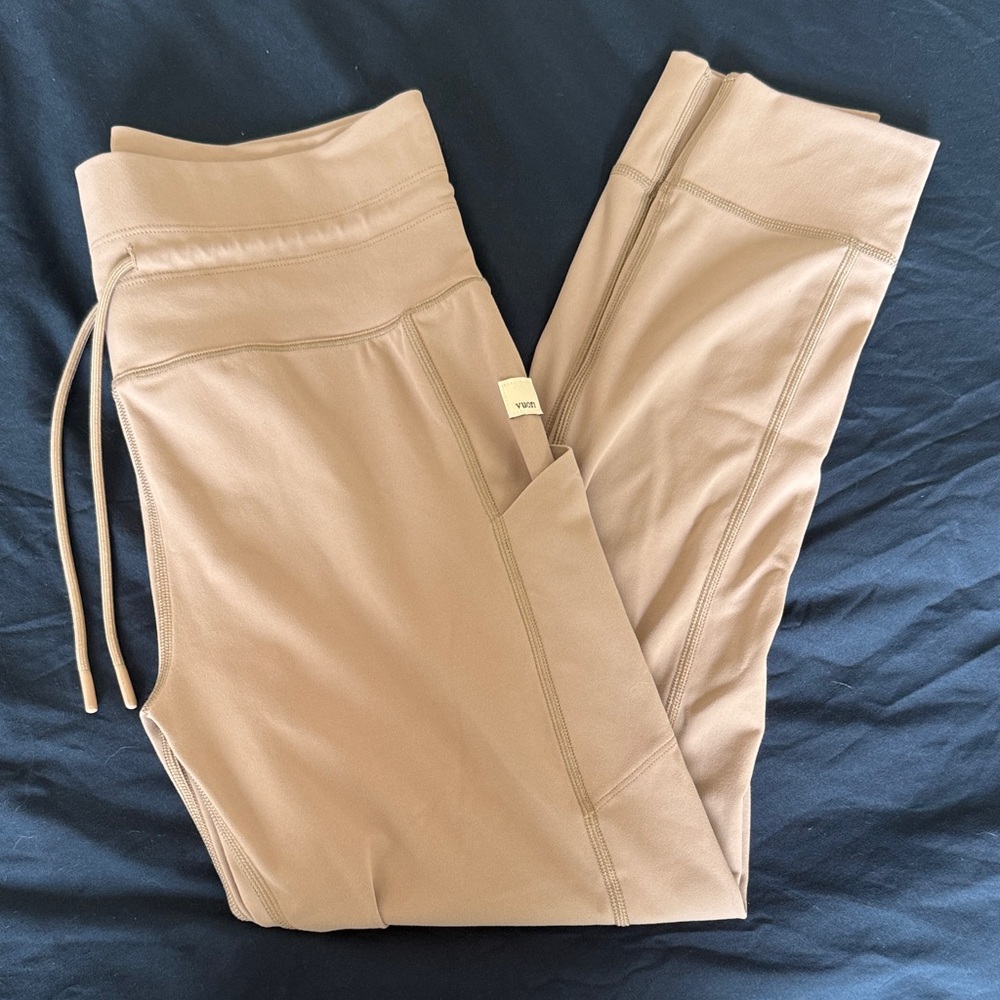 Vuori Women’s High-Waist Leggings in Tan